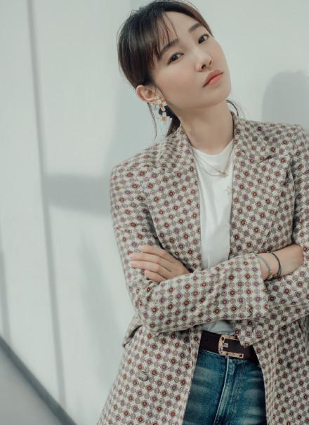 吃瓜爆料黄晓明许凯,娱乐圈的瓜田奇遇记